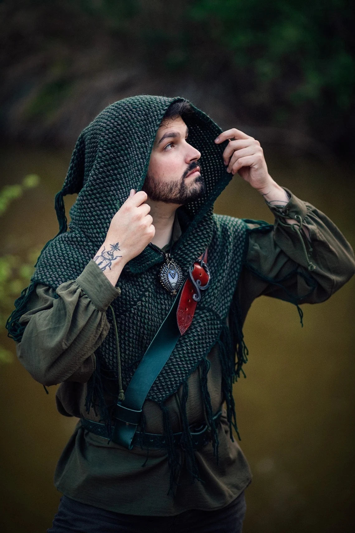 Capucha Skjoldehamn hecha a mano de lana vegana vikinga druida medieval