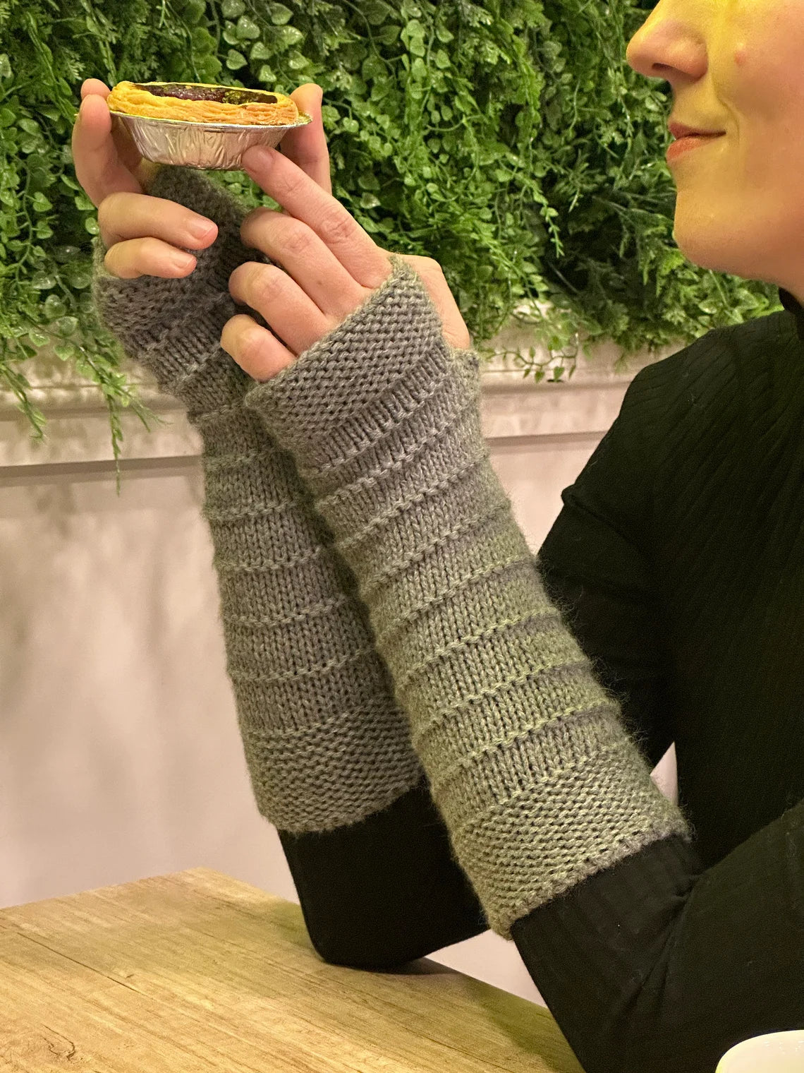 Fingerless mittens inspired by Ourtandel Mrs Fitz - Cottagecore vegan wool. Stripes design