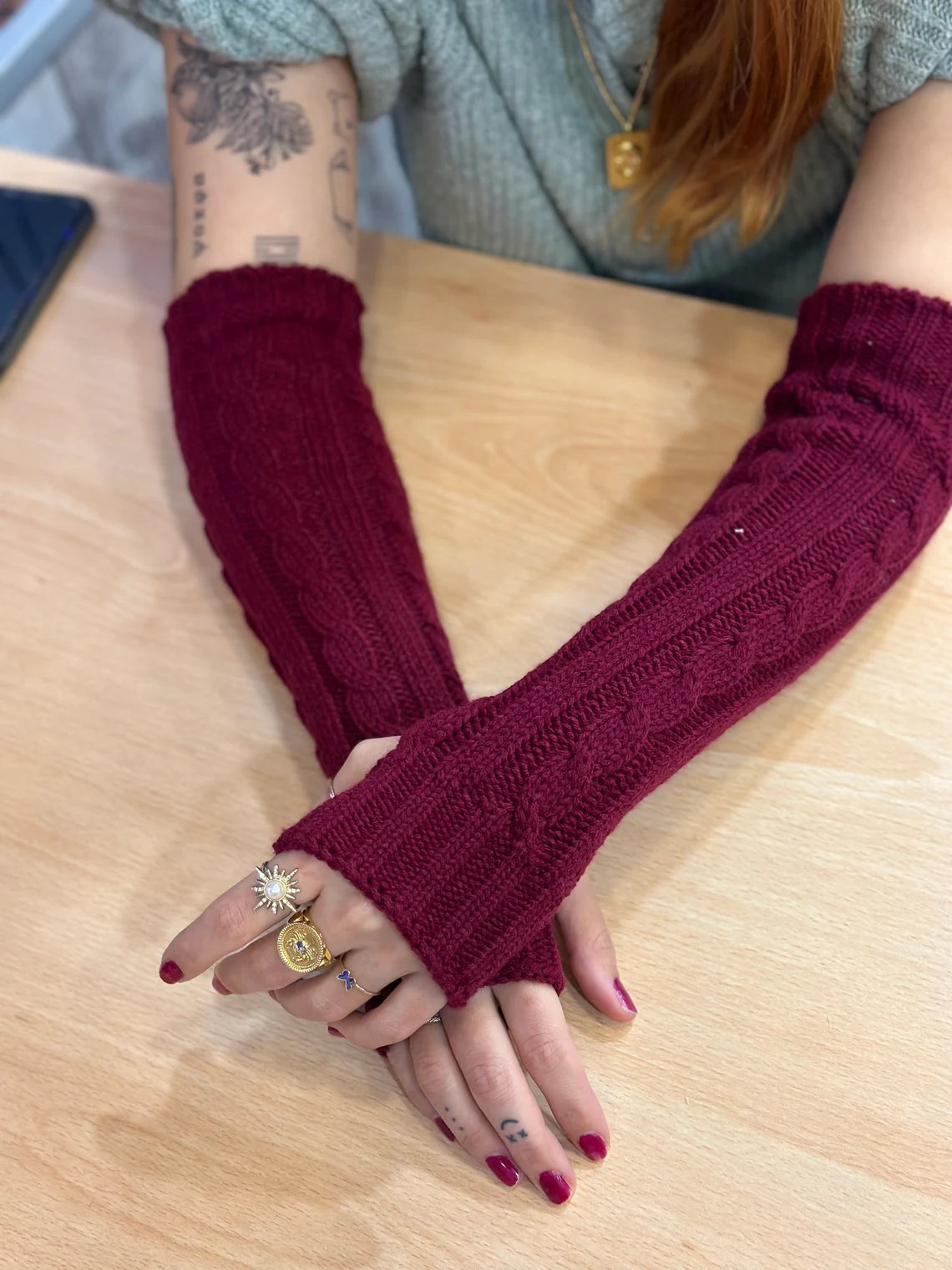 Fingerless mittens inspired by Outlander MRS Fitz - Cottagecore vegan wool. Braid design