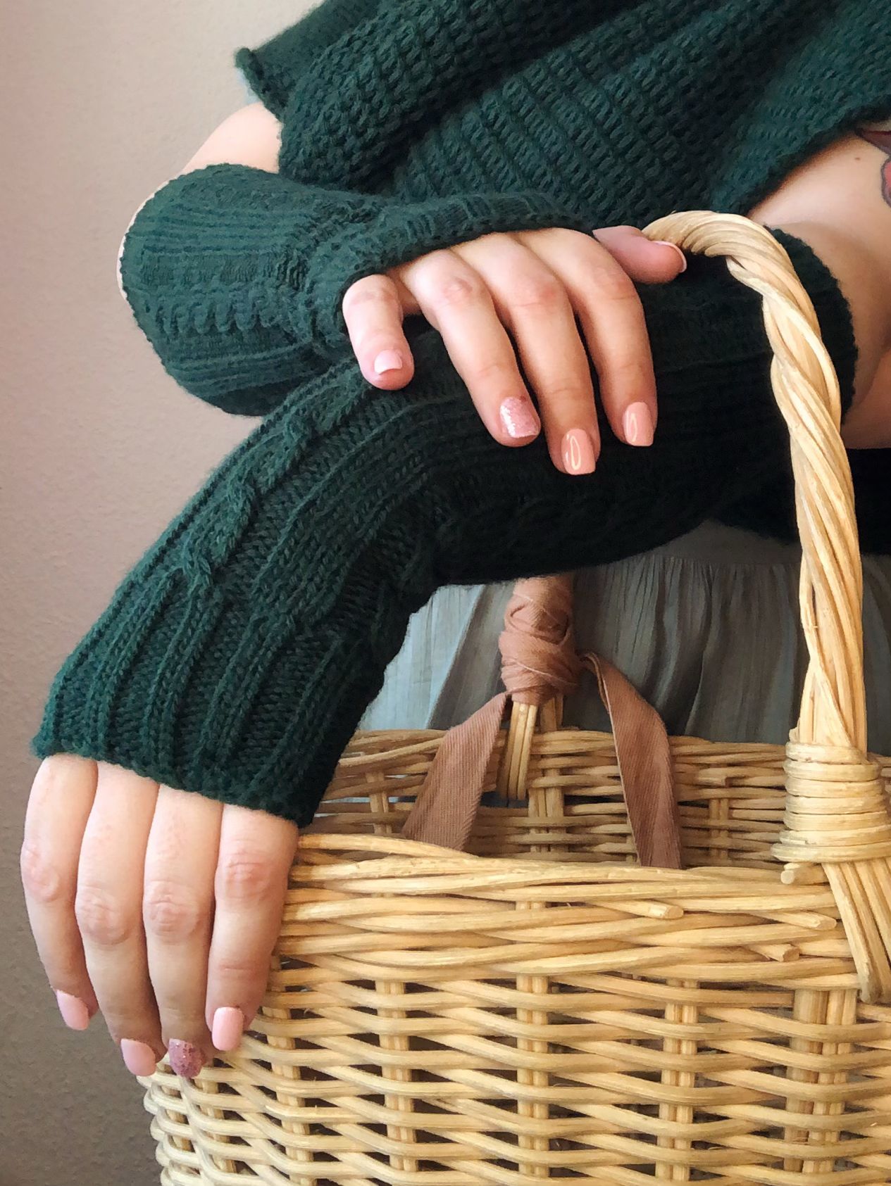 Fingerless mittens inspired by Outlander MRS Fitz - Cottagecore vegan wool. Braid design