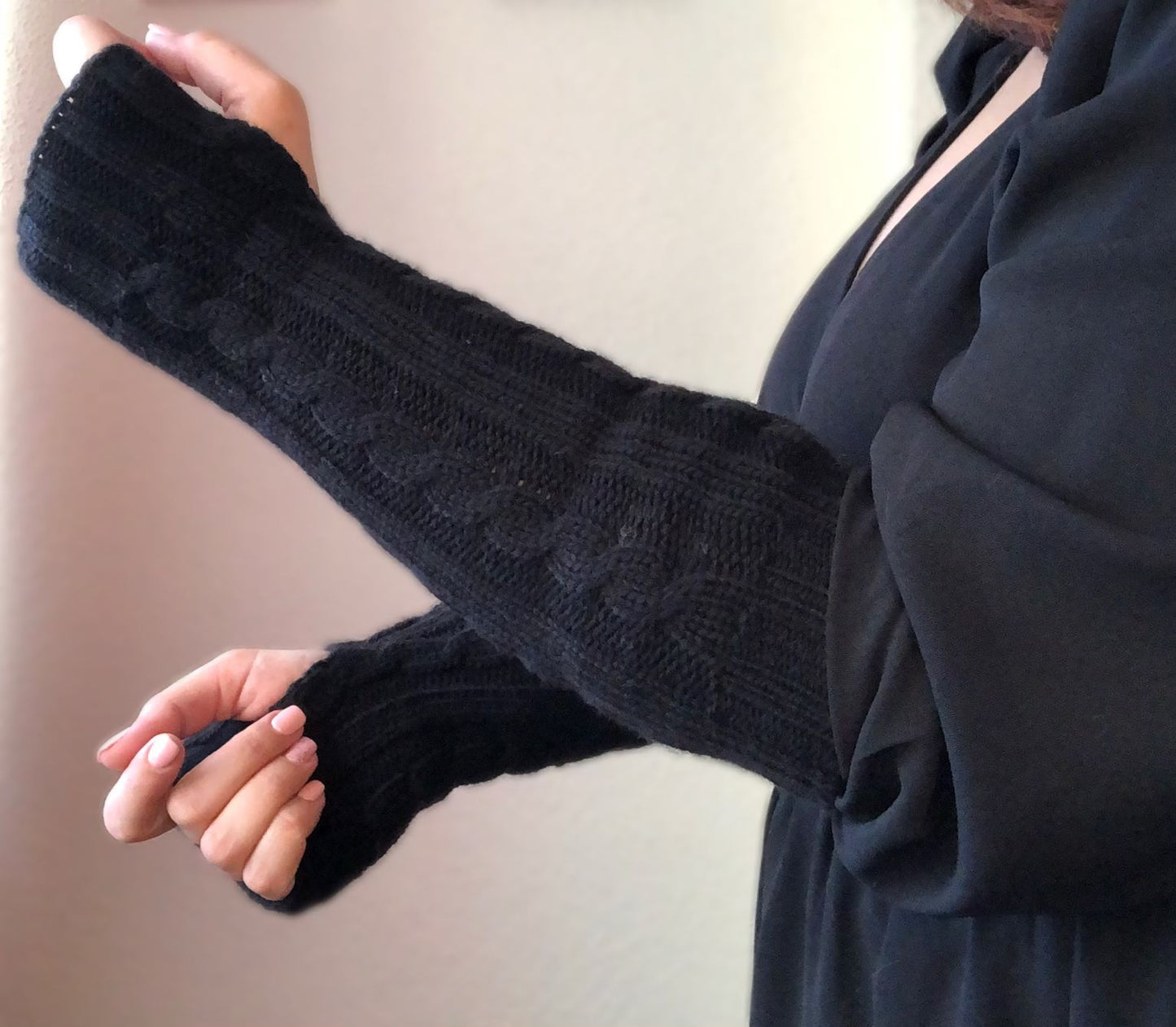 Fingerless mittens inspired by Outlander MRS Fitz - Cottagecore vegan wool. Braid design