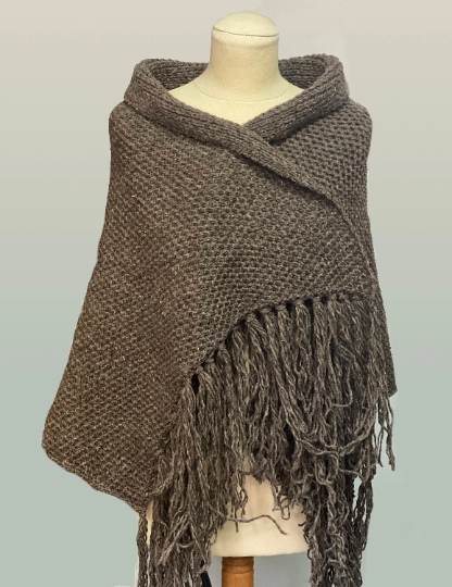 Chal Outlander hecho a mano marrón inspirado en el de Claire - Mantón Cottagecore lana natural