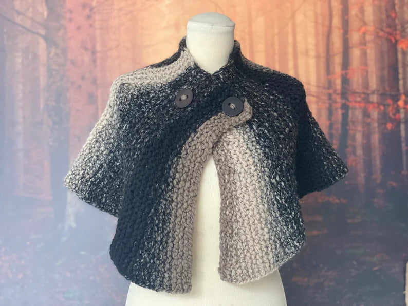 Outlander capelet hand knitted - cottagecore Brianna medieval cape