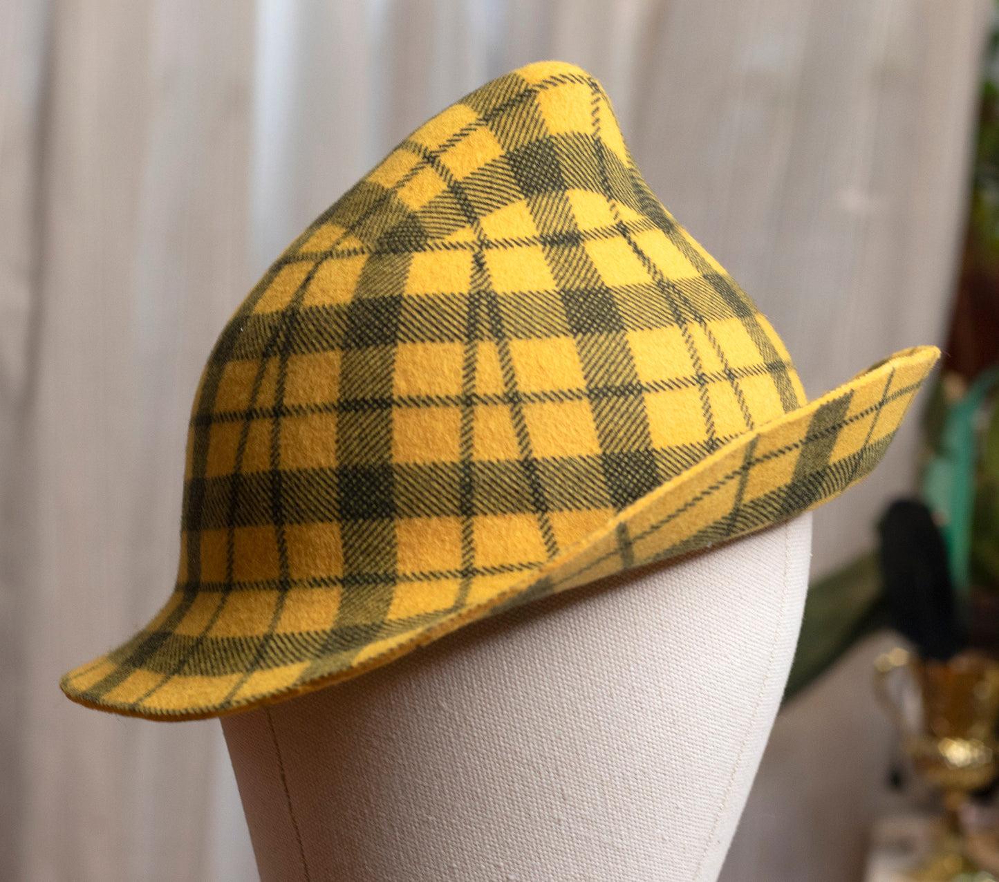 Sombrero de bruja / mago amarillo
